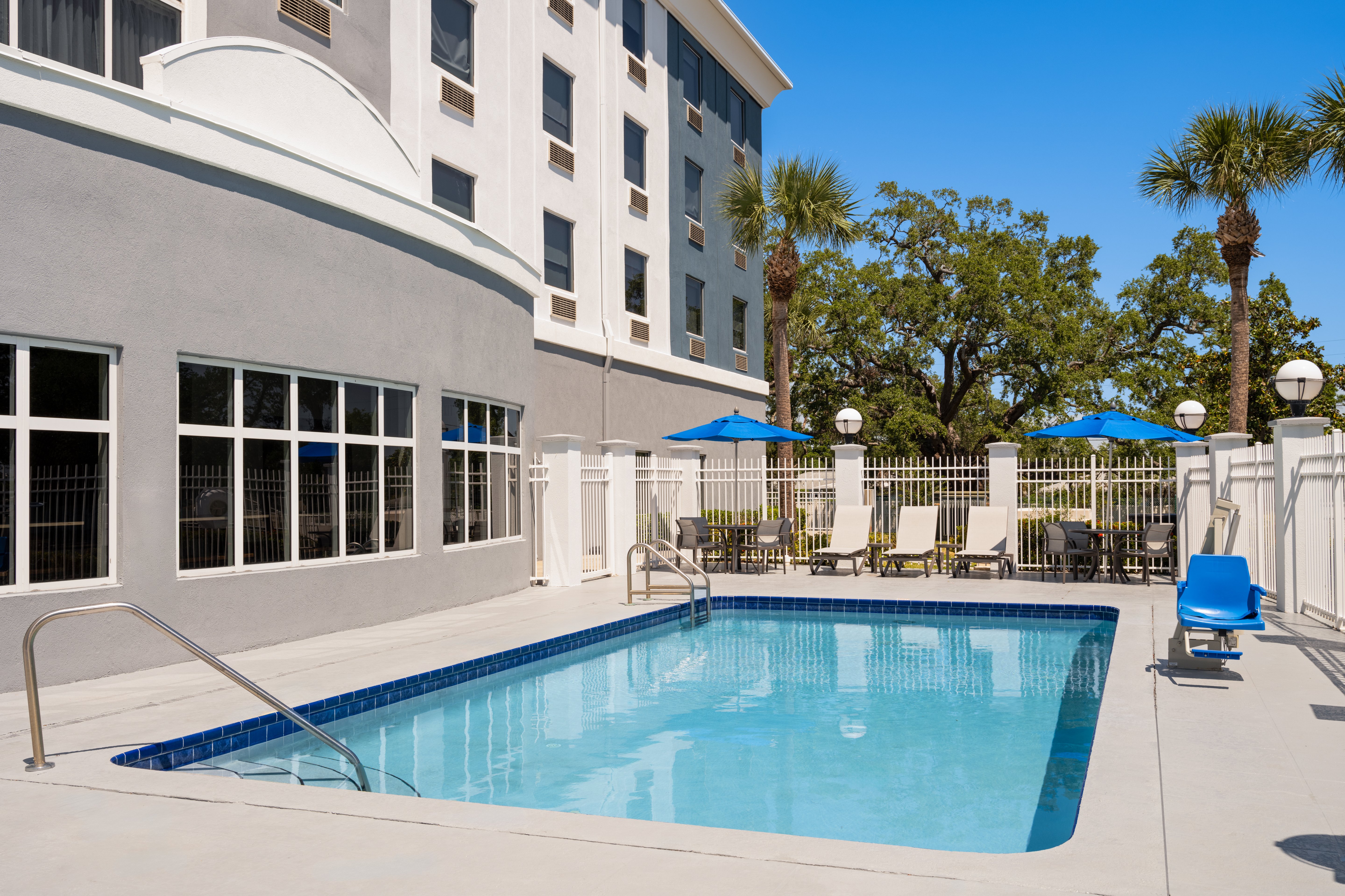Holiday Inn Express and Suites St. Petersburg North (I-275), an IHG Hotel 7/58