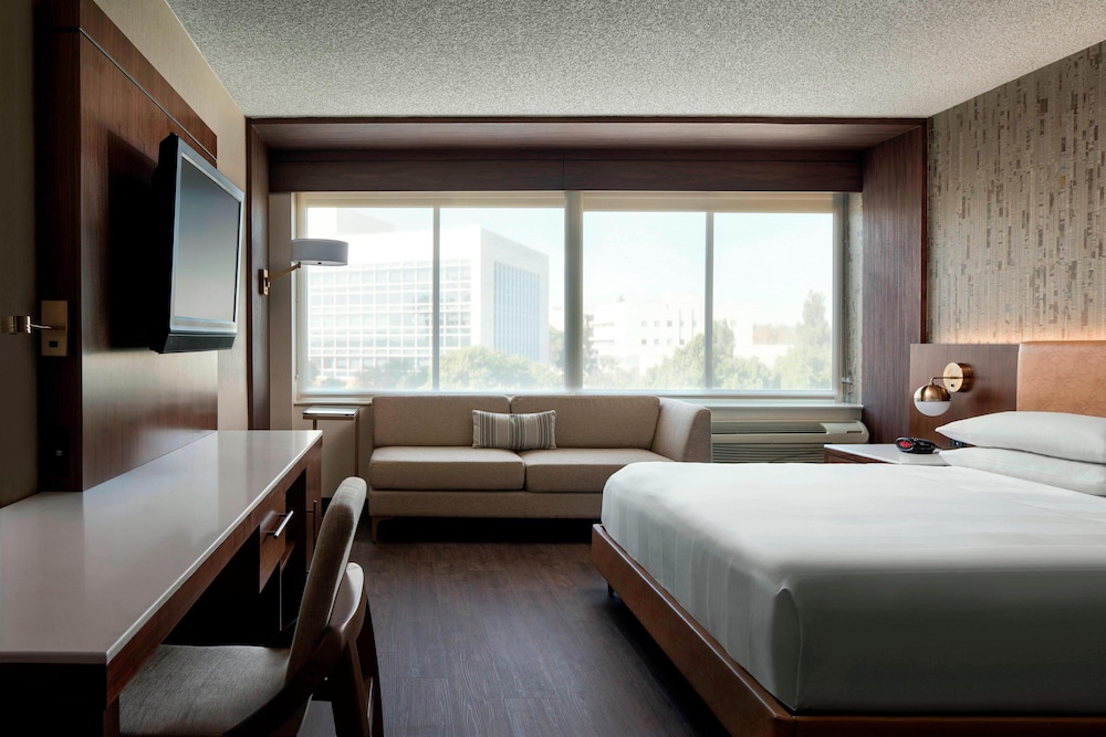 Room at Fullerton Marriott at California State University, FULLERTON - CA