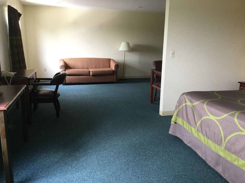Super 8 by Wyndham Imlay City 10/27