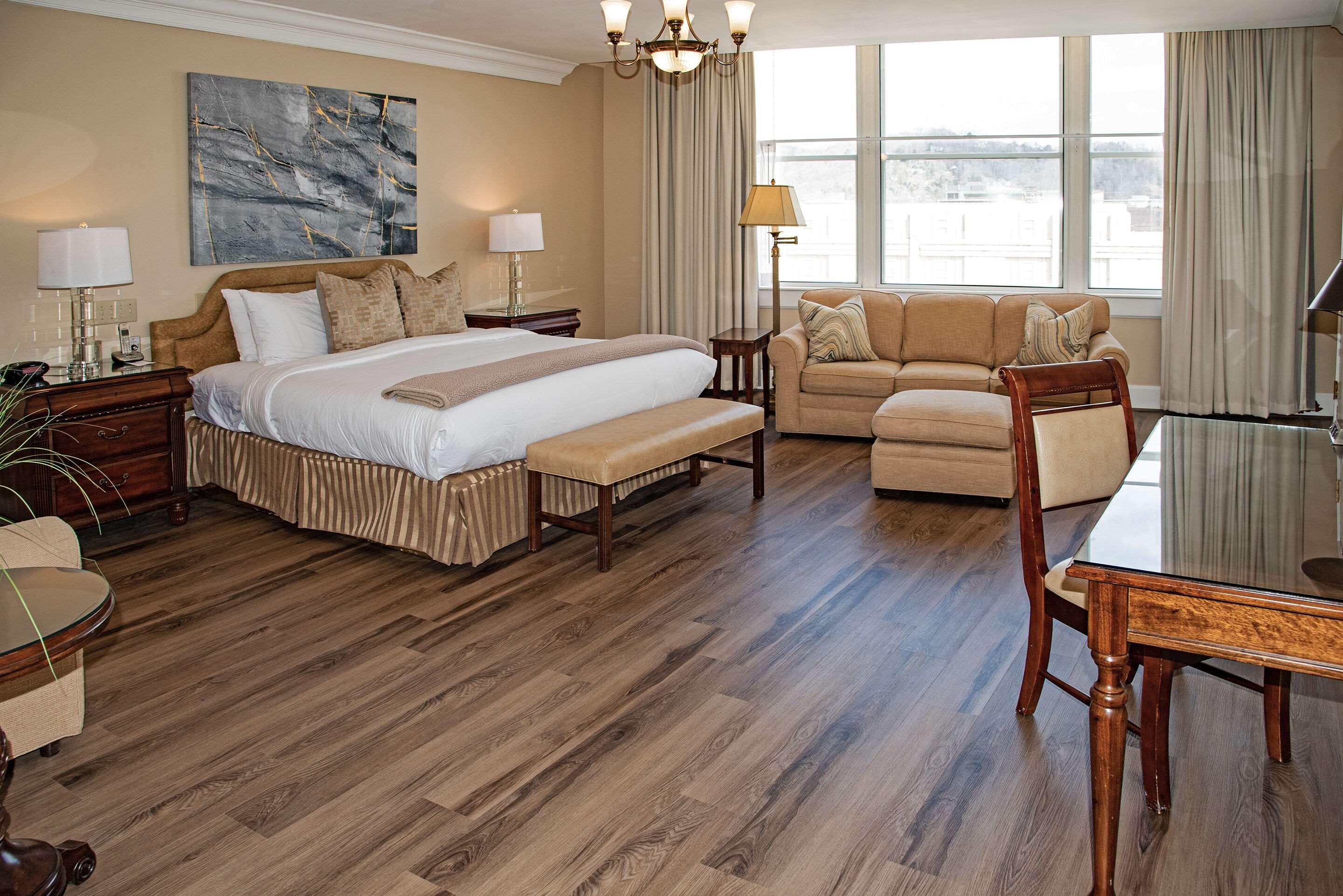 Suite, King Bed