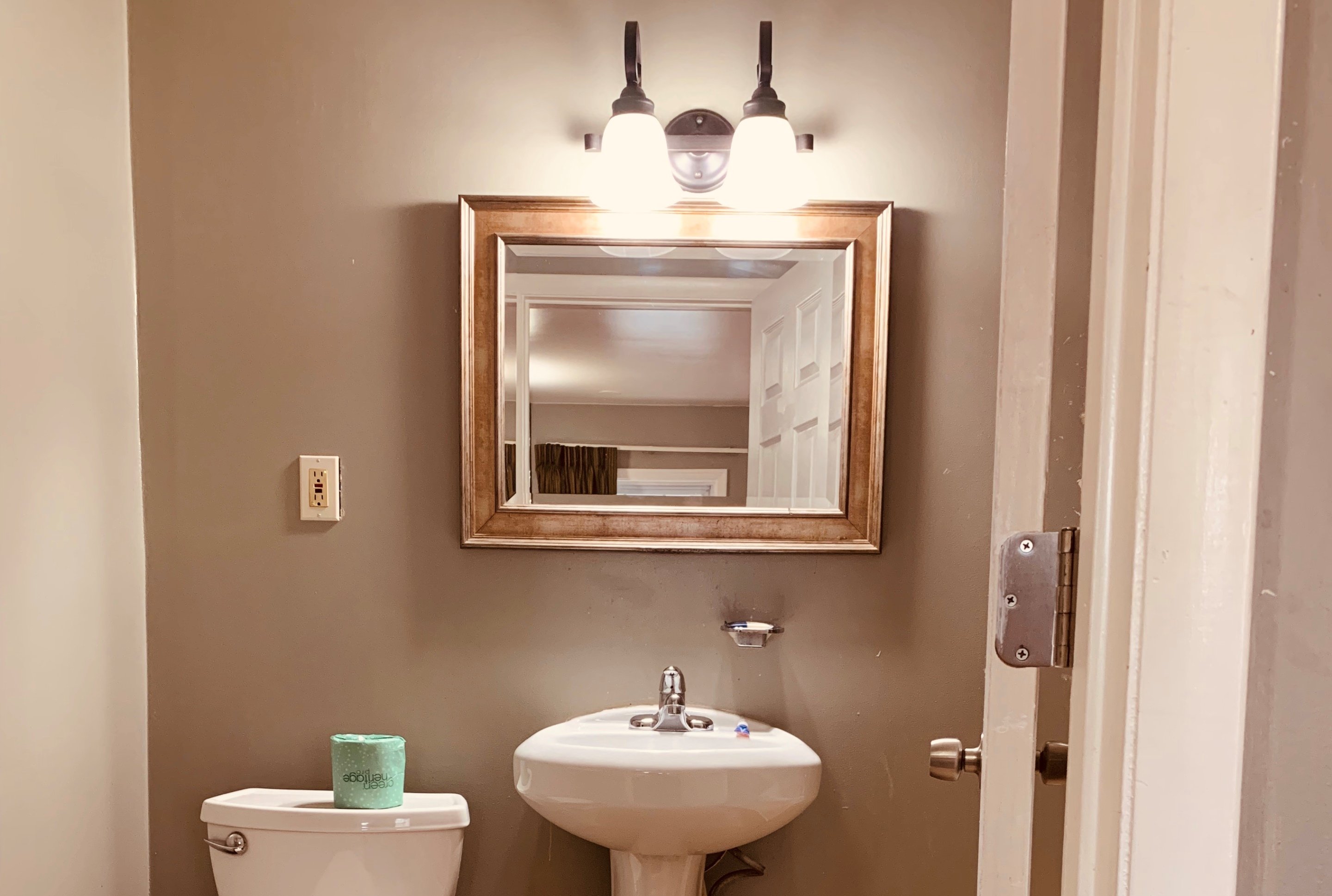Red Carpet Inn - Norristown 32/34