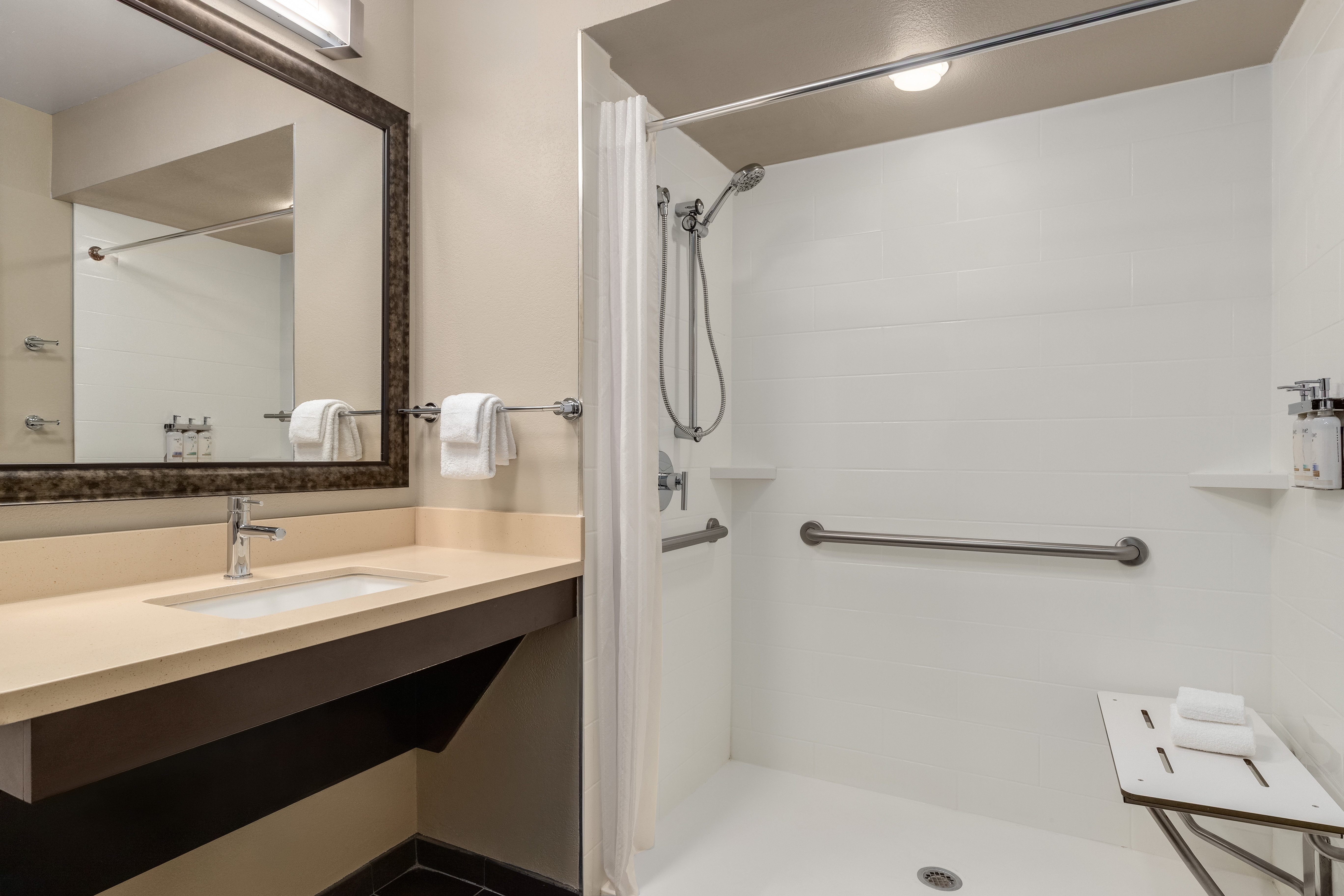 STAYBRIDGE SUITES CHANTILLY - DULLES AIRPORT 70/73