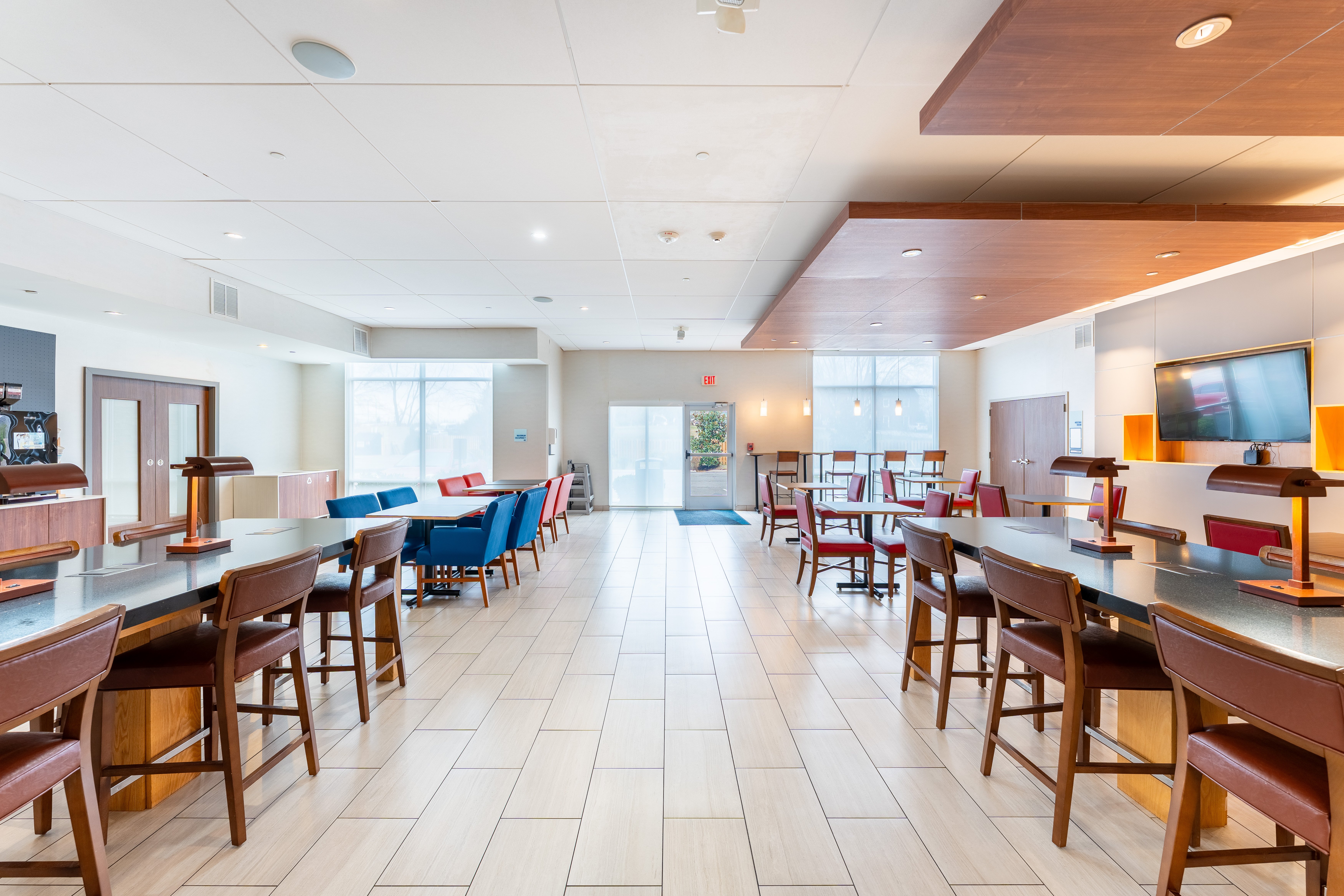 Holiday Inn Express Suites Nashville North Springfield 60/77