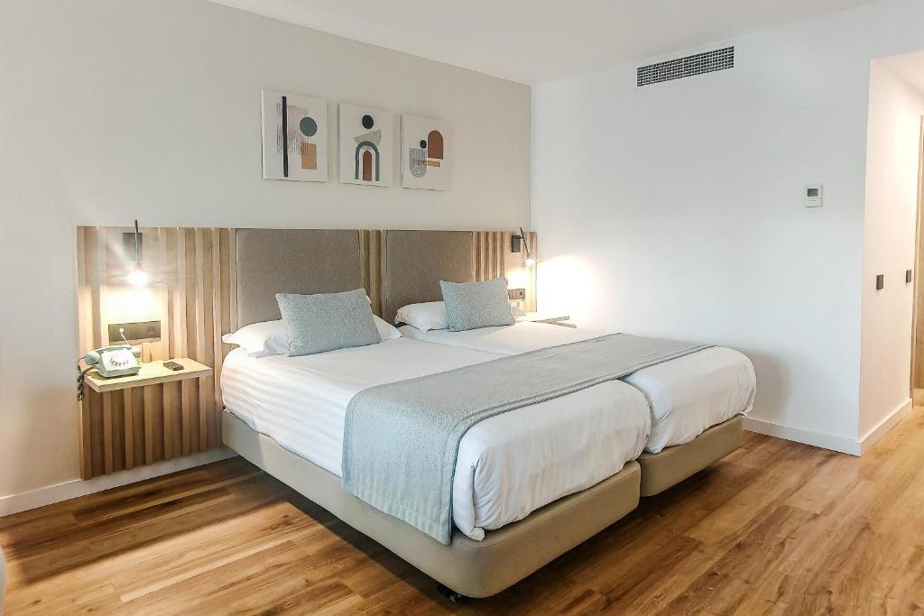 Room, Triple, Lateral Side Sea View