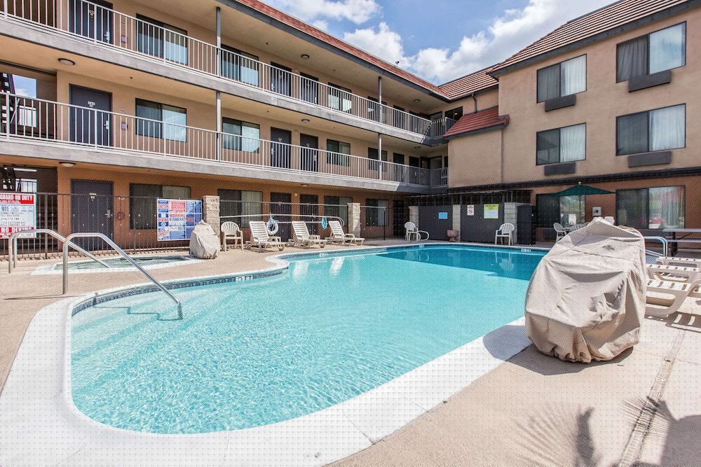 Quality Inn and Suites Bell Gardens Los Angeles 1/38