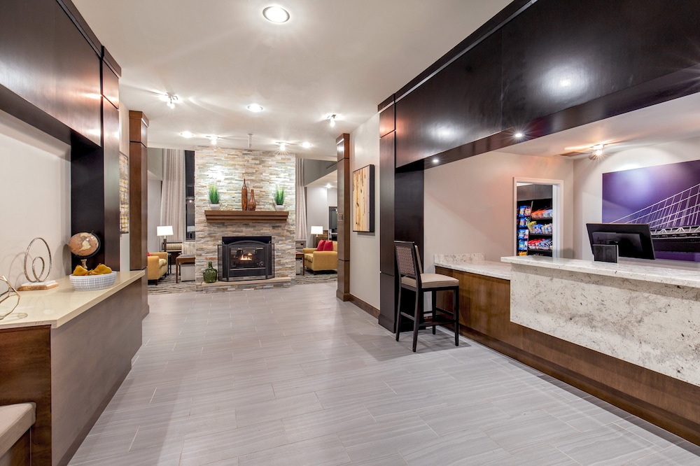 Staybridge Suites Charlottesville Airport 7/53