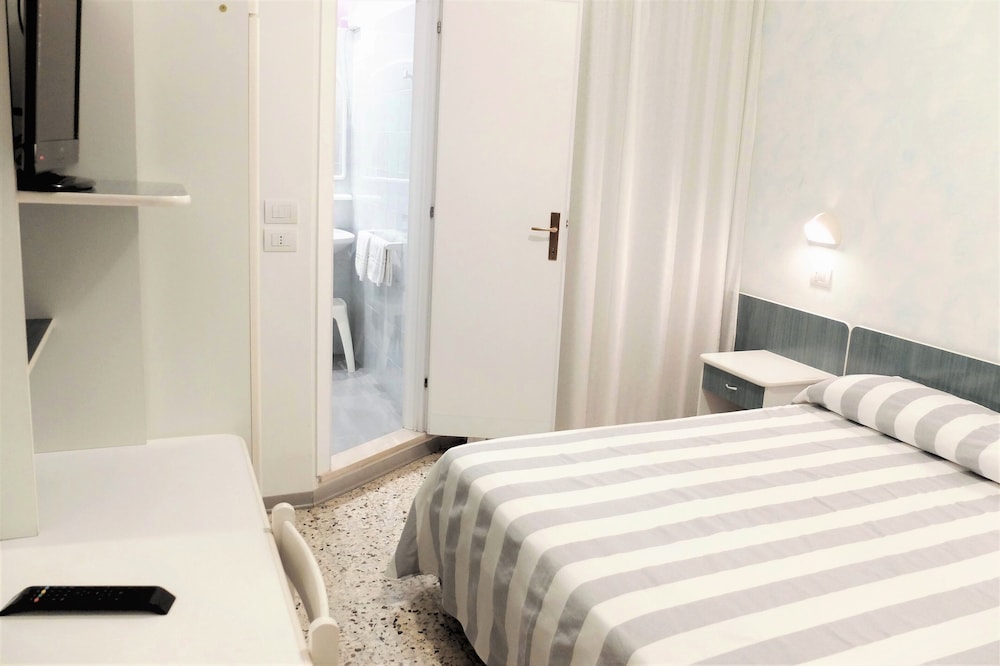 Hotel Aurea 9/66
