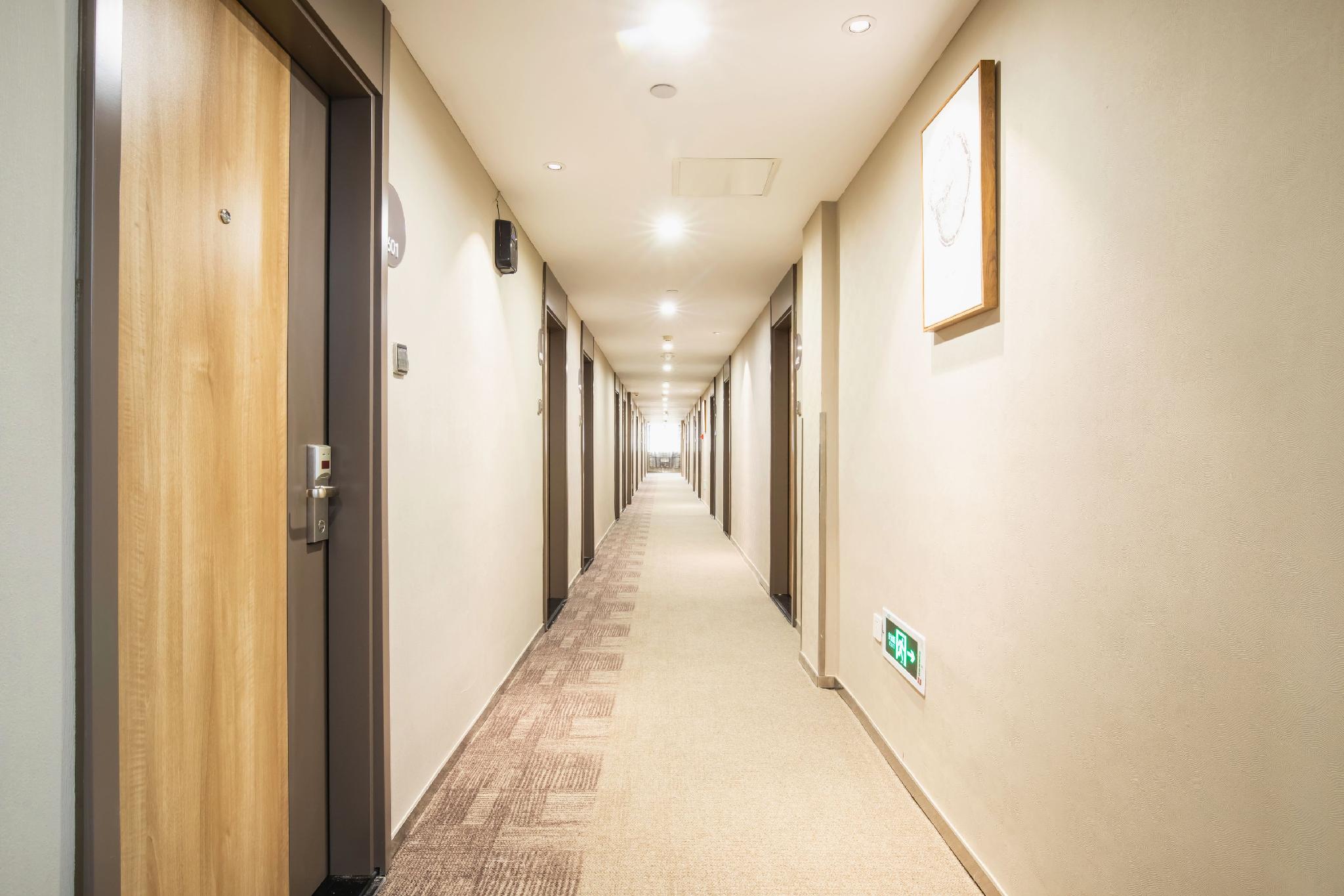 Home Inn (Jinhua Municipal Government Bayi South Street Subway Station) 36/49
