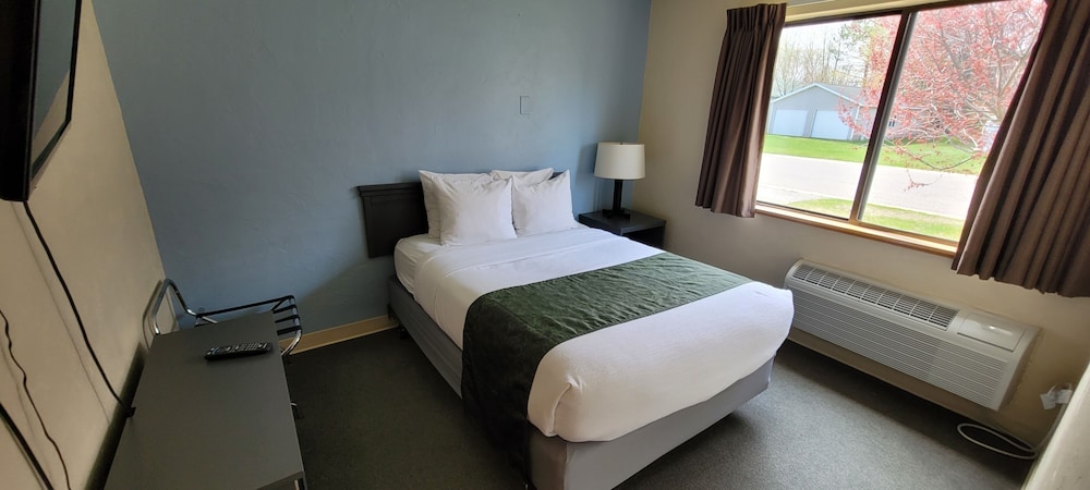 Suite, 2 Double Beds, Sofa, Pictured Rocks Inn & Suites 3/5