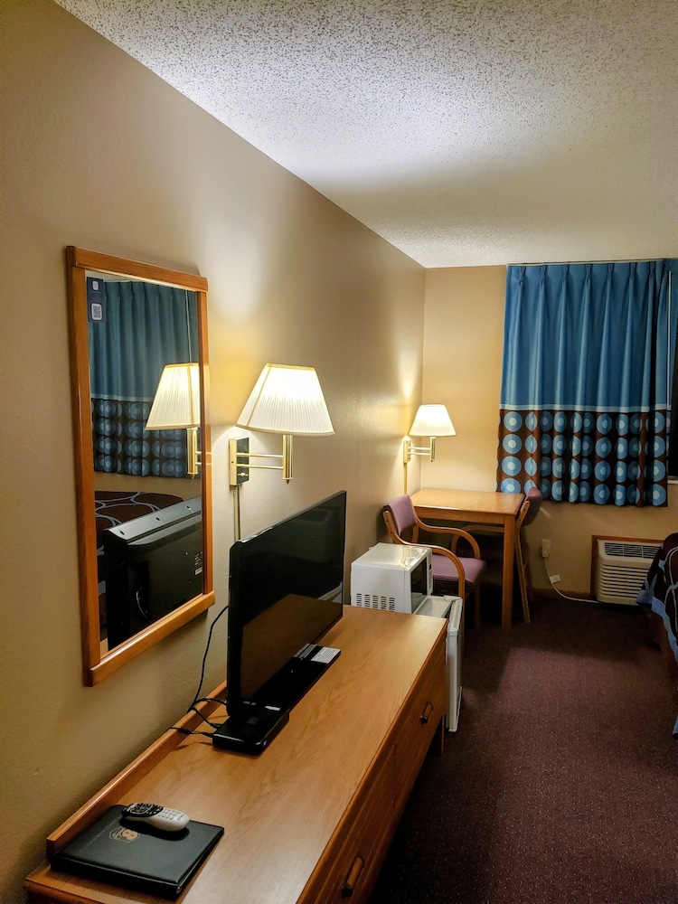 Super 8 by Wyndham Chariton 20/30