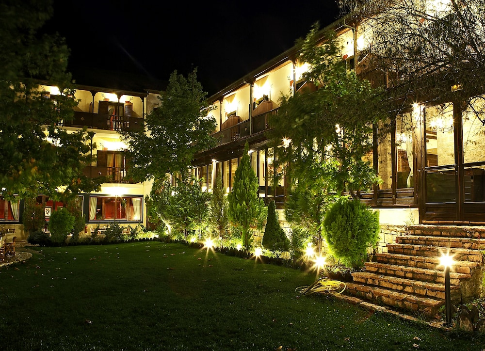Country Club Hotel & Suites 69/75