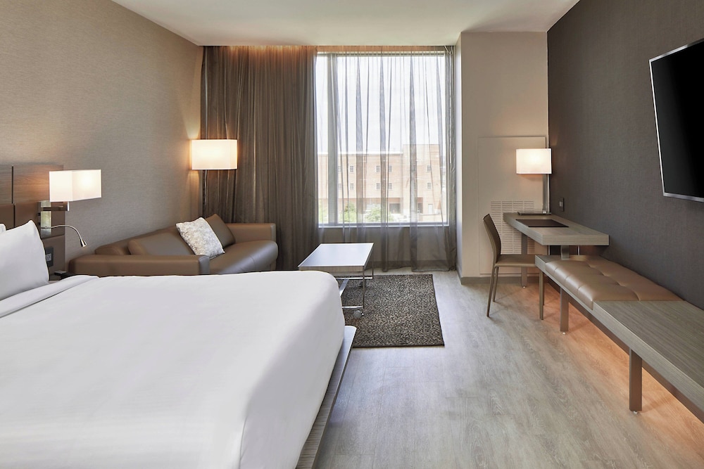 STANDARD, KING BED, SOFA, ACCESSIBLE