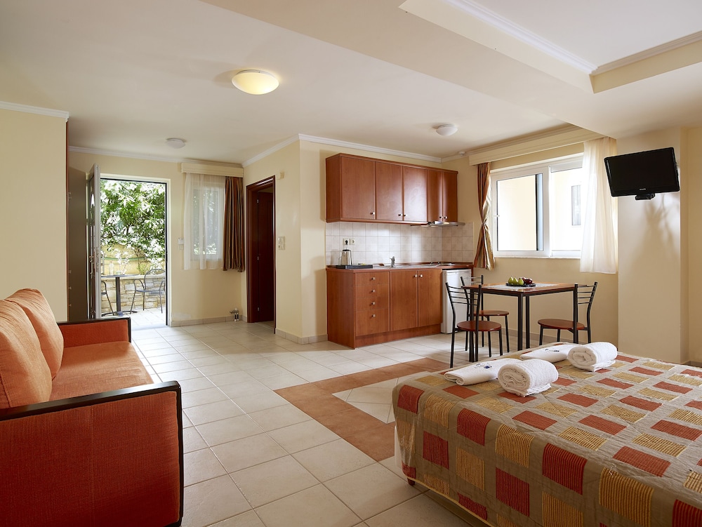 Avantis Suites Hotel 11/50