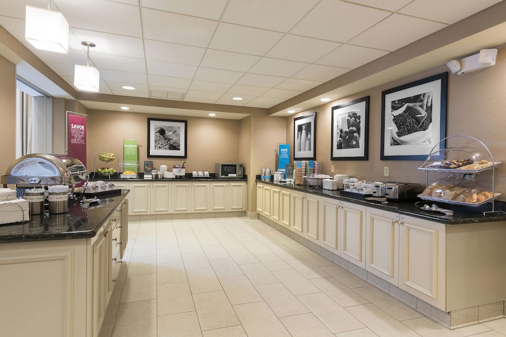 Hampton Inn & Suites Hartford - Manchester 11/61