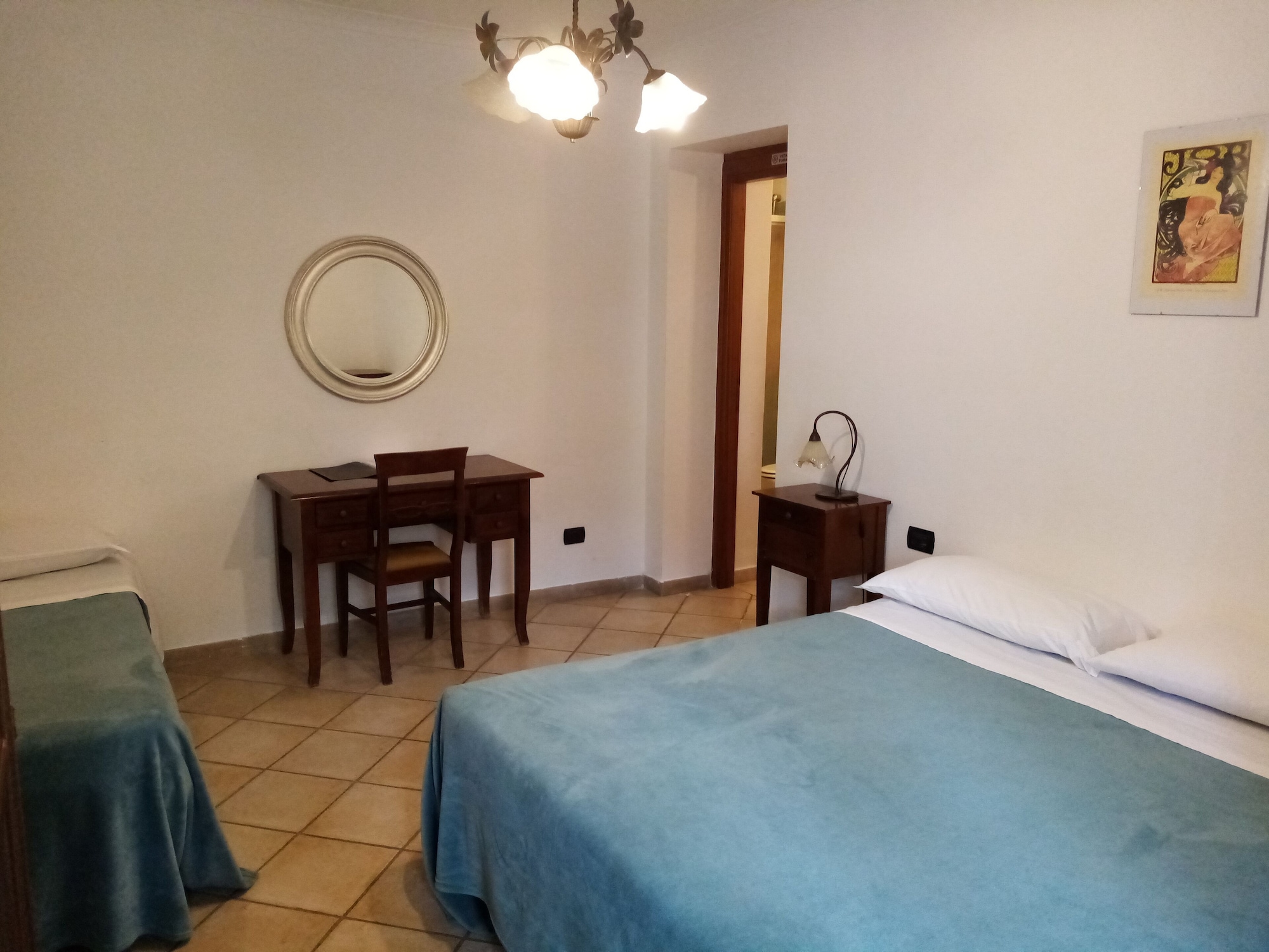Basic, Triple, Queen Bed, Sofa, Albergo Pace 9/10