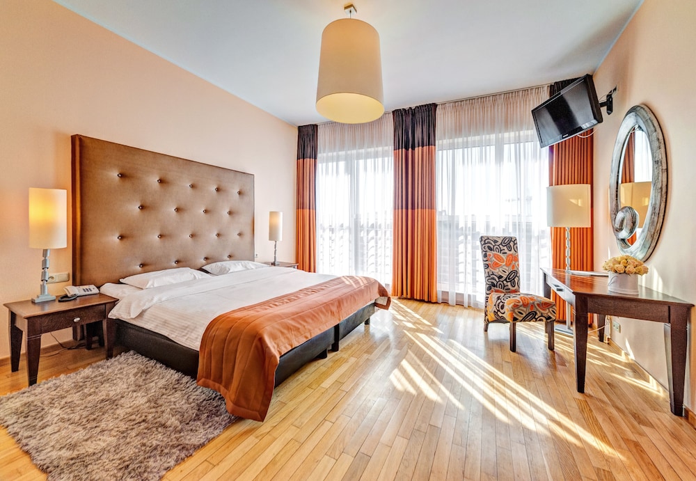 1 BEDROOM, CLASSIC, DOUBLE OR TWIN BED