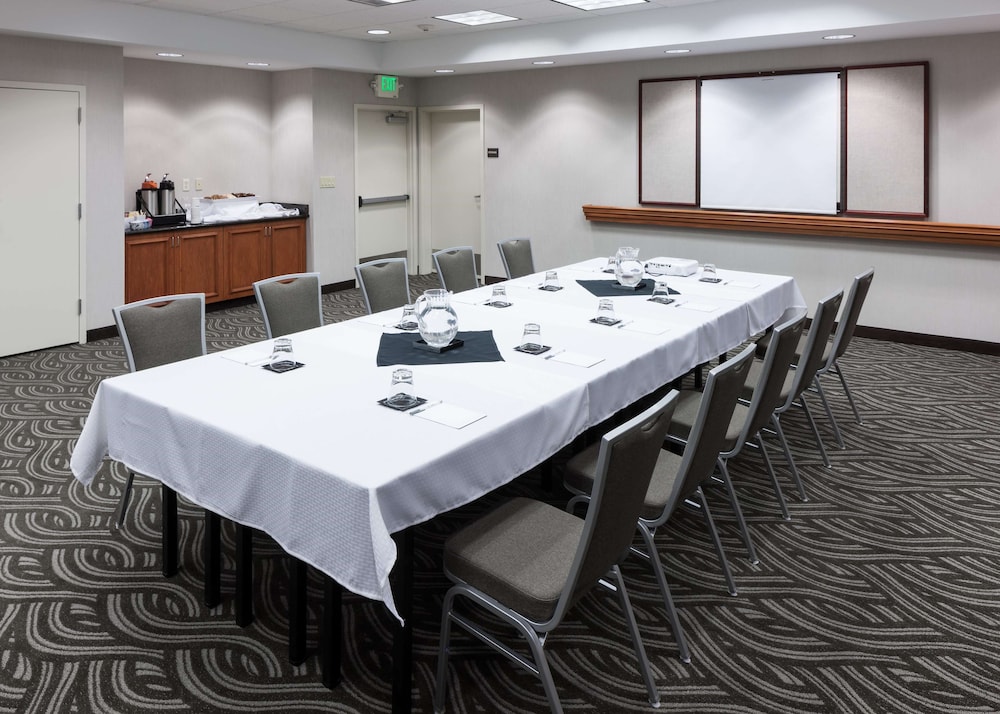 Hampton Inn And Suites Tulare 47/60