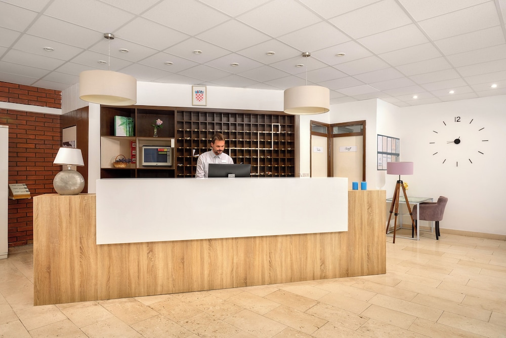 ADRIATIQ HOTEL FARAON 2/50