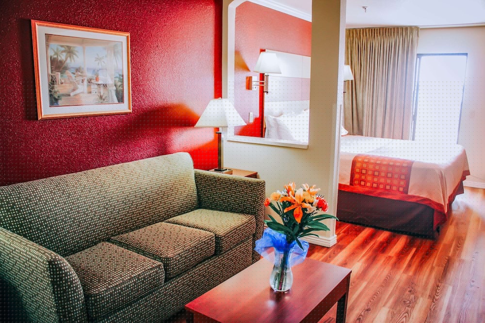 Rodeway Inn & Suites Lake Havasu City 17/26