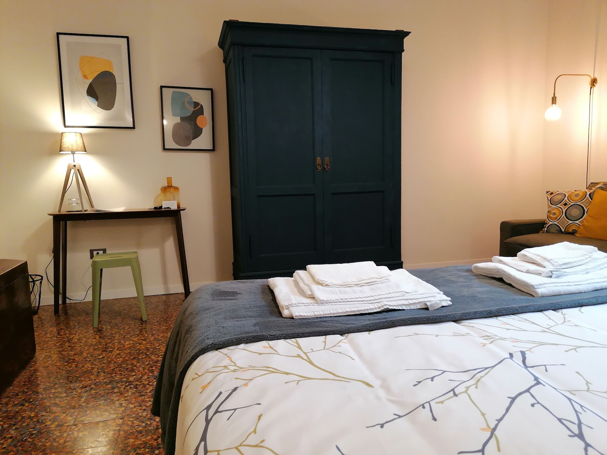 FAMILY, SUITE, ANNEX