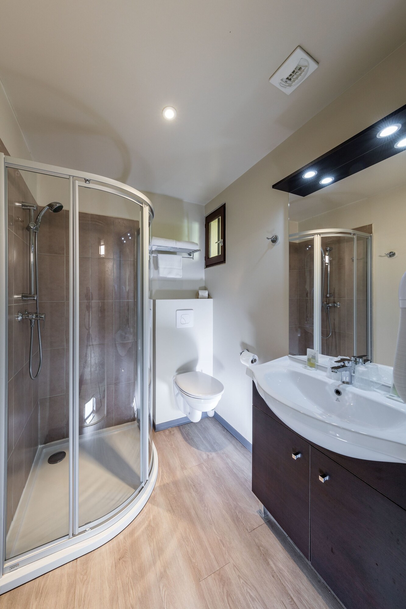 SUPERIOR, SINGLE