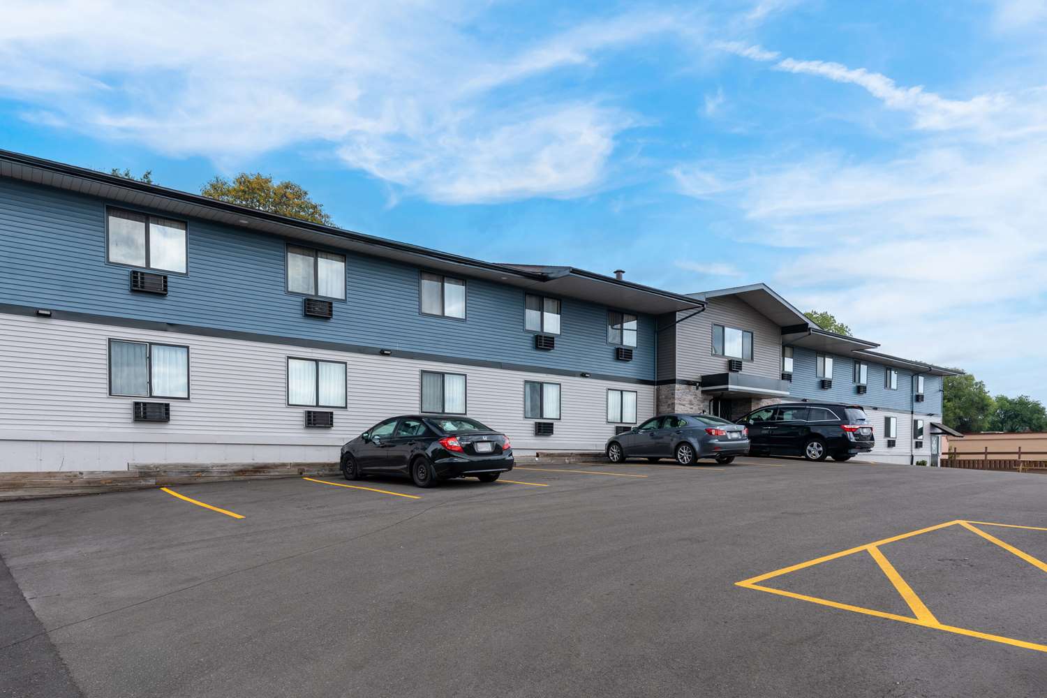 Econo Lodge Madison East 22/24