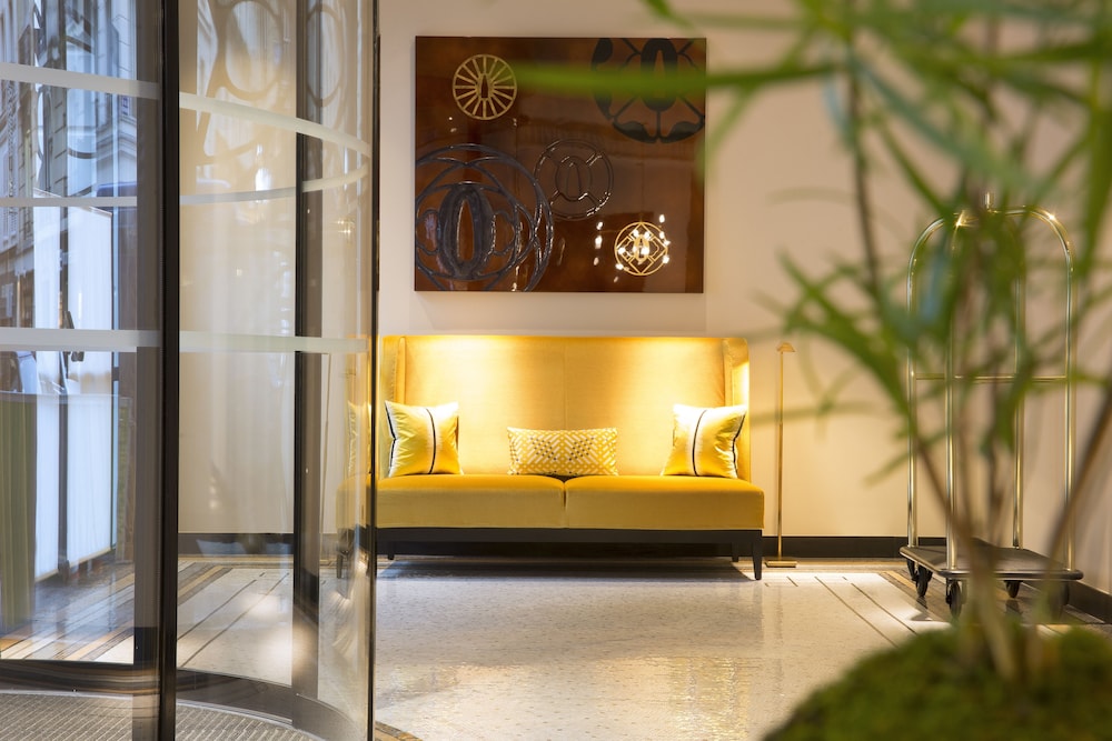 Lobby at Le Tsuba Hotel, PARIS