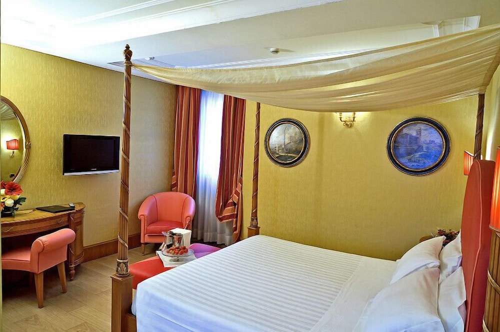 Homs Hotel 7/35