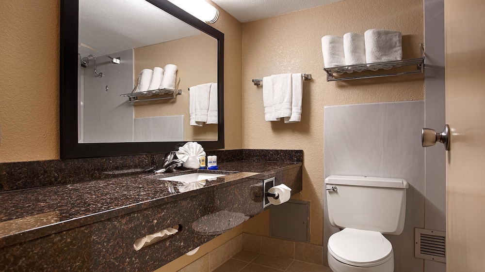 Rock Island Inn & Suites Marshalltown 9/55