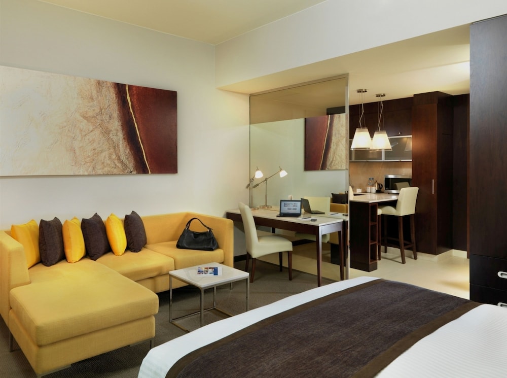 Centro Sharjah Rotana 35/50