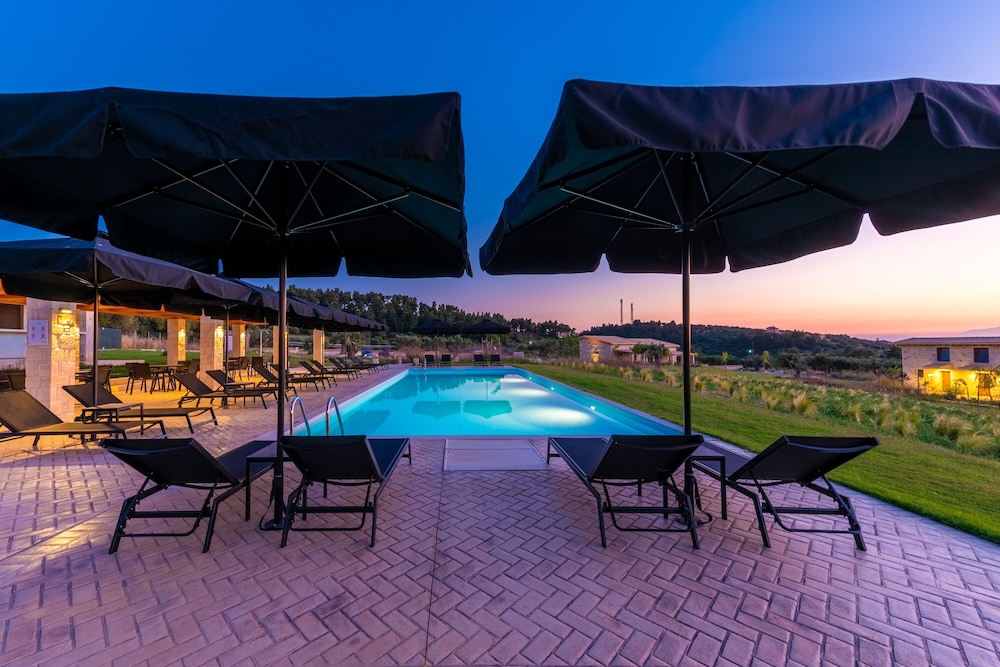 Mint Retreat Suites 38/42