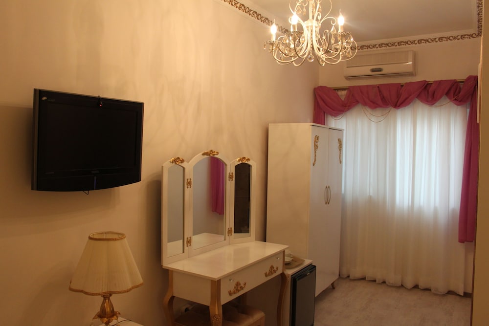 Huri & Nuri Hotel 32/45