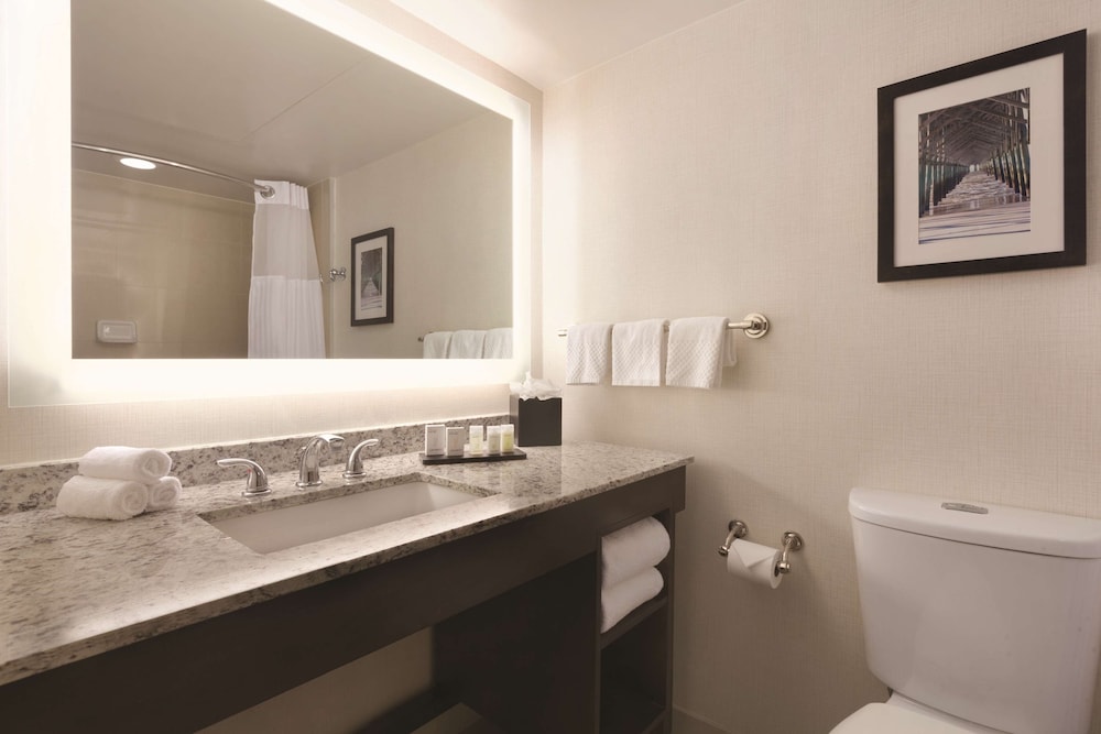Embassy Suites by Hilton Jacksonville Baymeadows 25/85