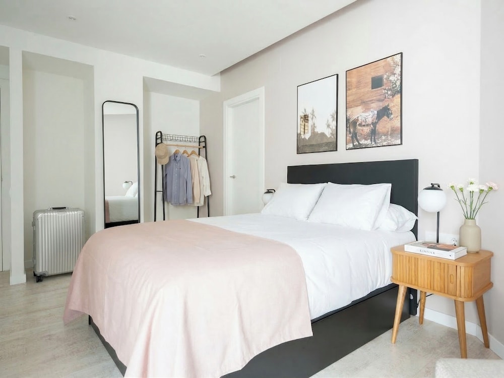 limehome Barcelona Rector Triado 24/66