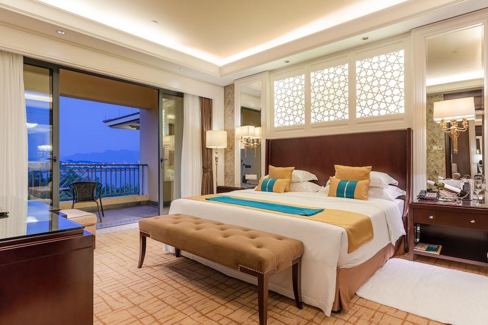 Celebrity, Suite