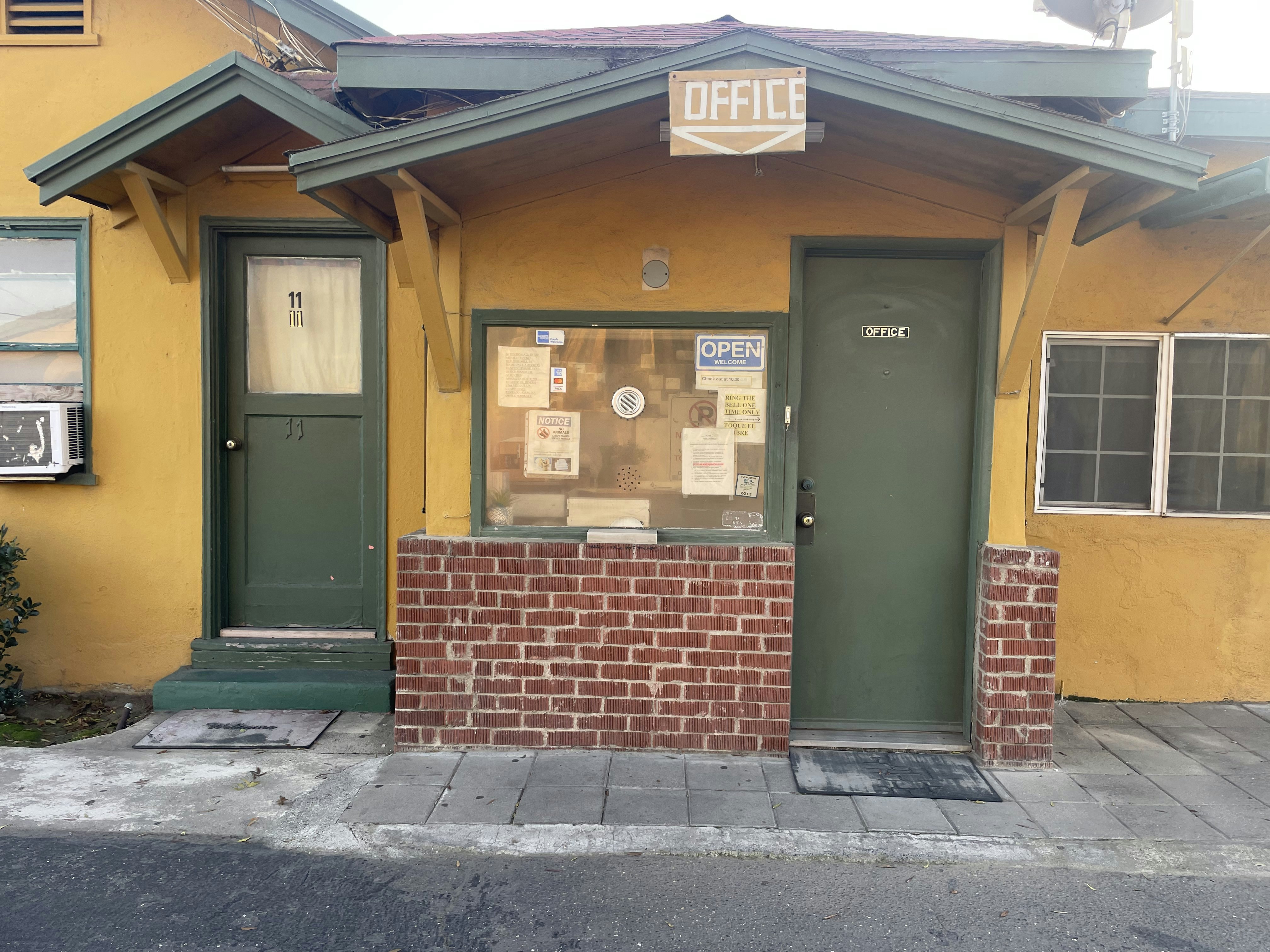 Oak Motel Modesto CA 6/29