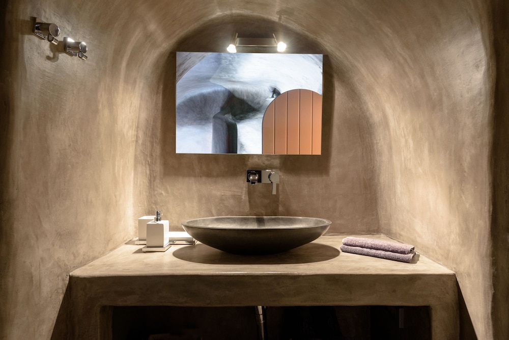 Suite, King Bed, Caldera View, Outdoor Jetted Tub, Terrace
