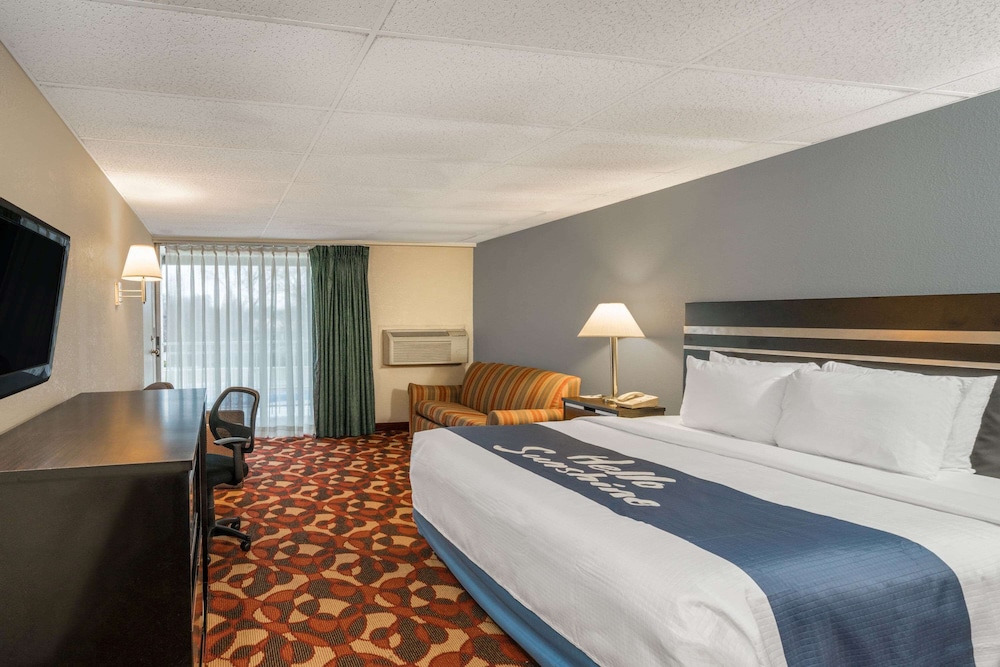 SUITE, KING BED