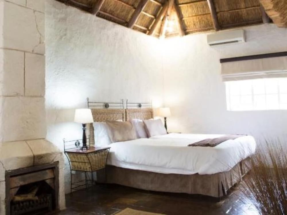 غرفة فاخرة بسريرين منفصلين