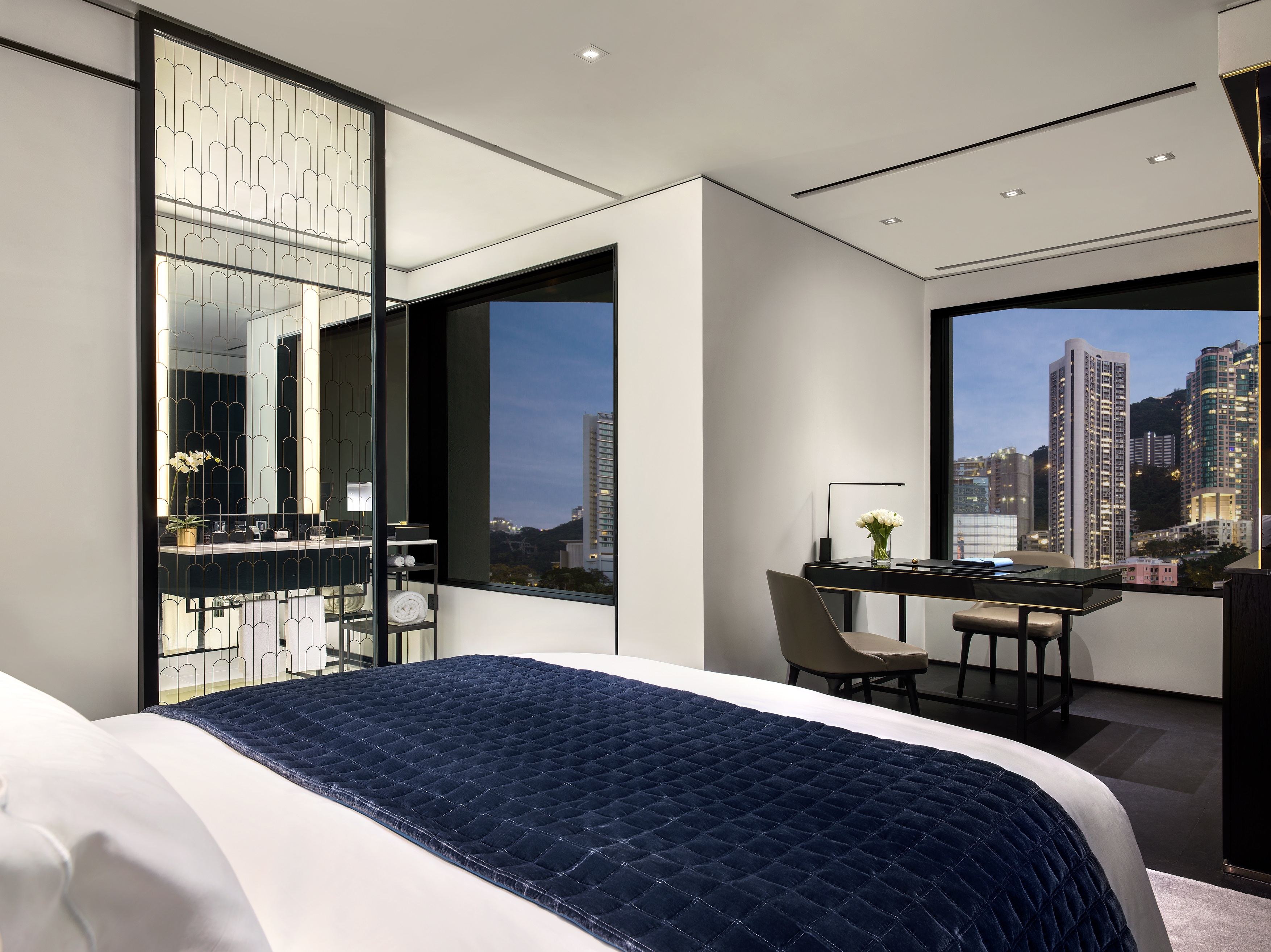 SUPERIOR, KING BED