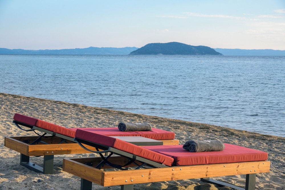 Amyntas Seafront Hotel 50/58