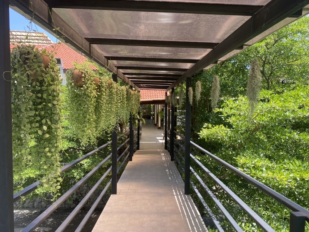 J. Park Hotel 59/62