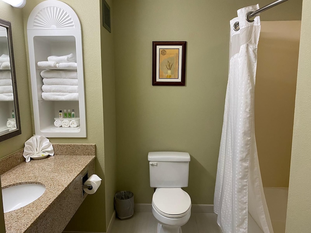 Hotel Marguerite Anaheim/Garden Grove, Trademark Collection 50/50
