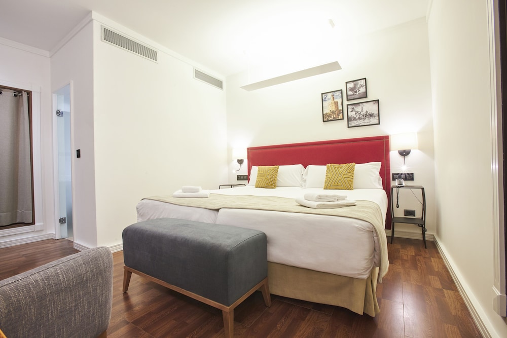 Alminar Hotel 10/67
