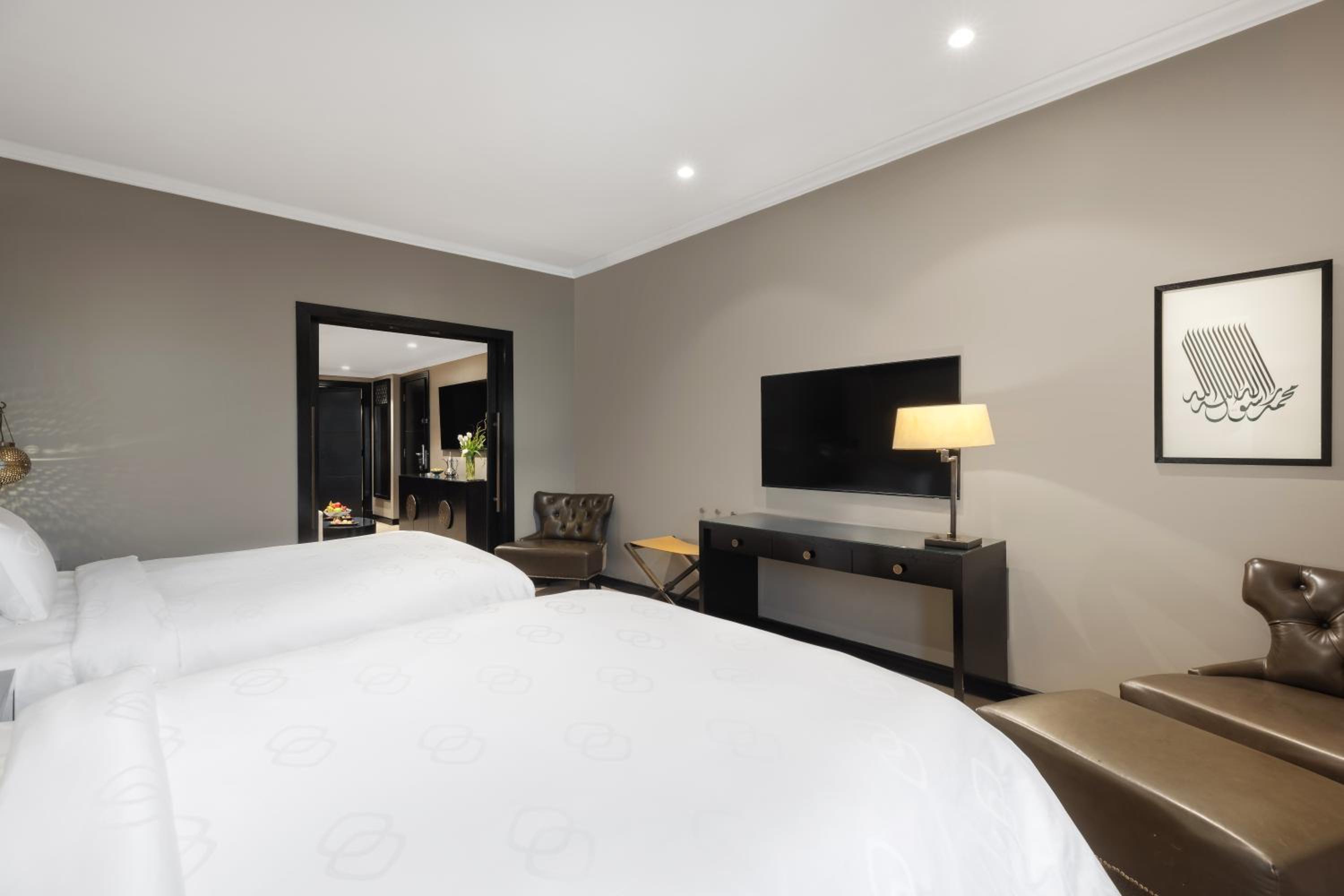 Prestige, Suite, Twin Beds, King Bed, Partial Haram View, Plaza View
