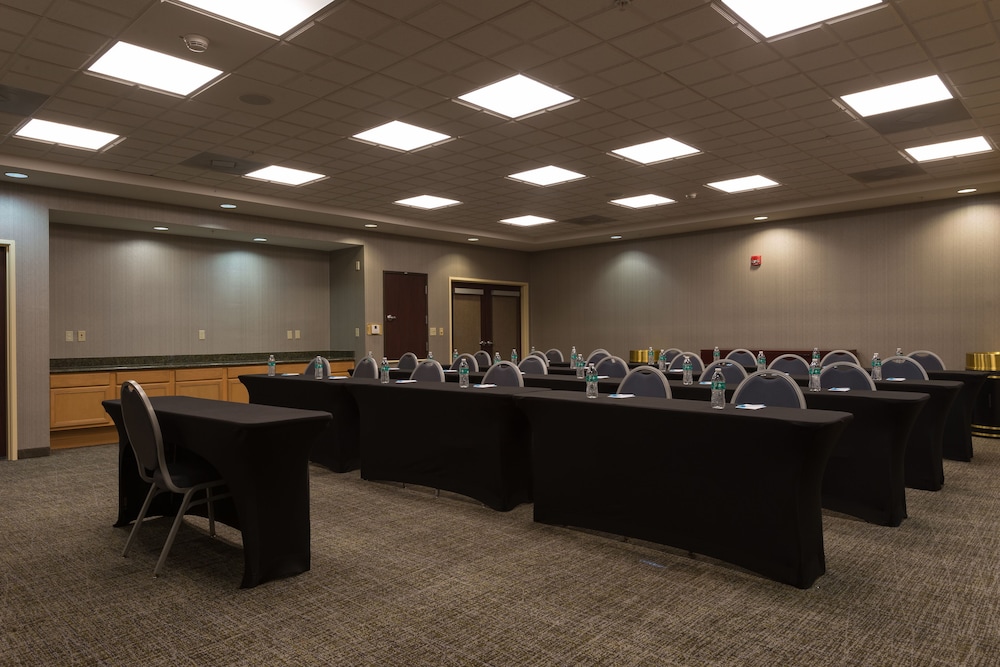 Springhill Suites by Marriott Ridgecrest 41/44