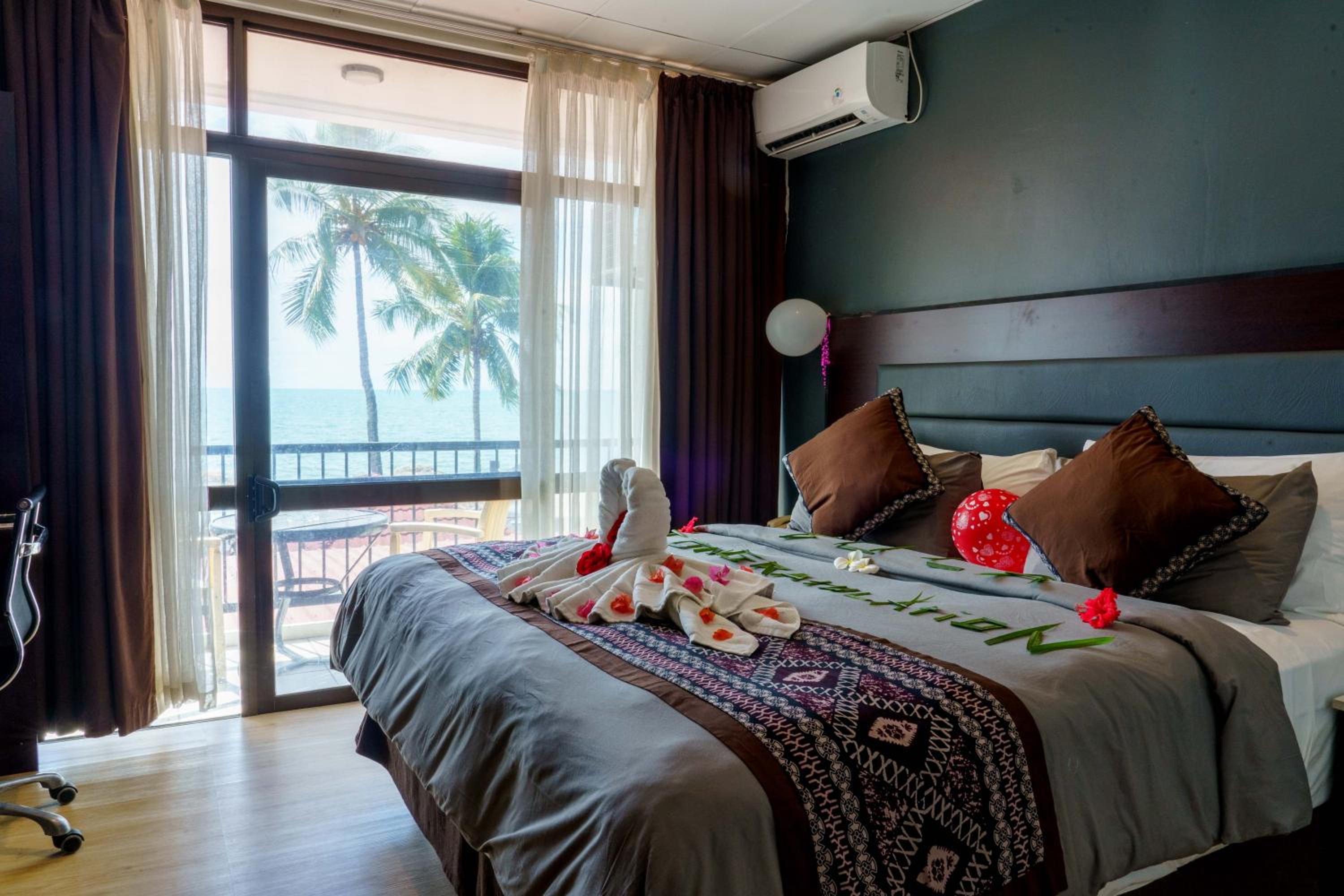 ROOM, OCEAN FRONT, BALCONY
