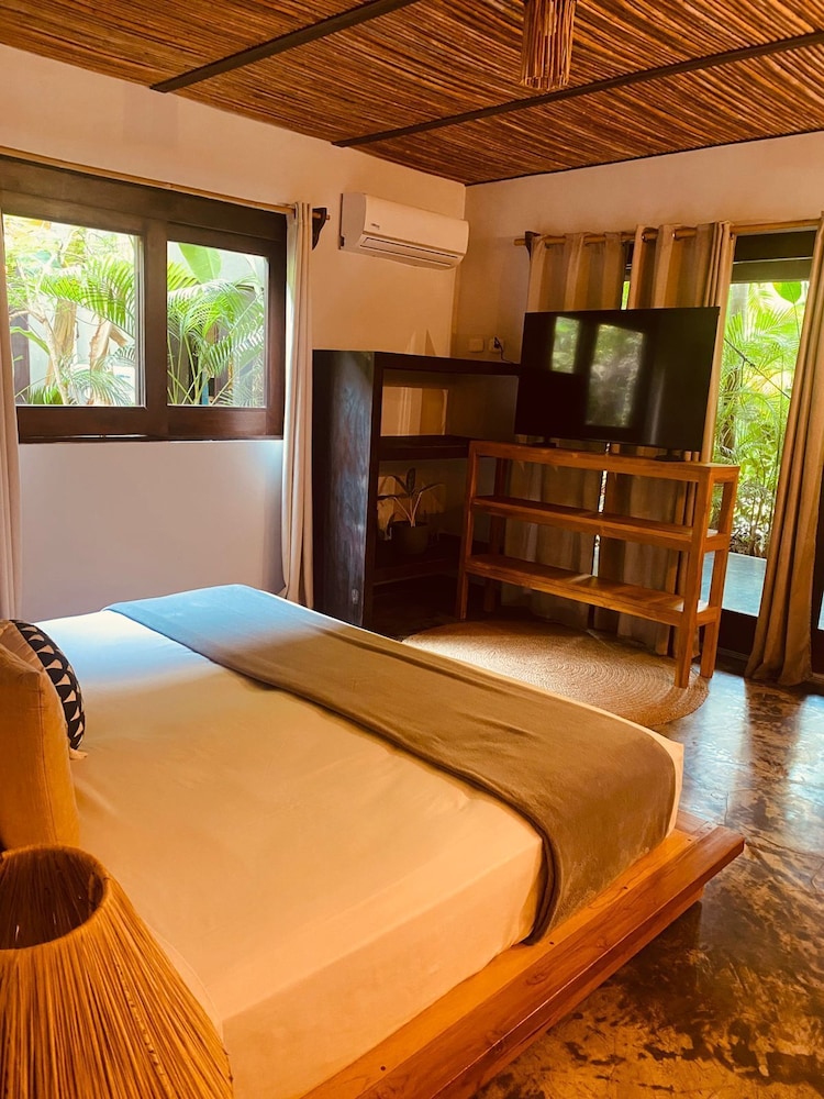 Design, Studio, King Bed, Beach Side, Kitchen، Lua Villas 3/4