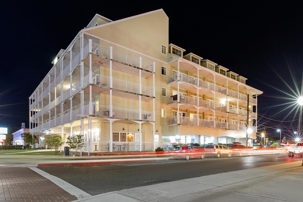 Gateway Hotel Suites Ascend Hotel Collection 3/33