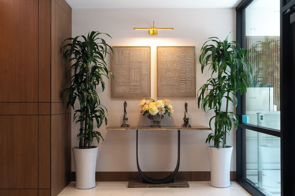 Kins Hotel 10/50